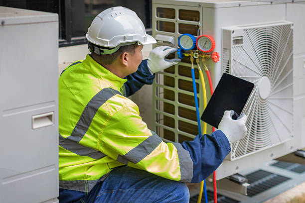 Professional Hvac technician working in Stoutsville, OH